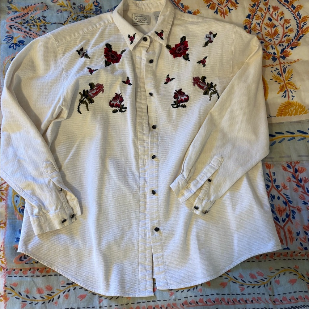 Vintage cross stitch White Floral Embroidered women’s Shirt button down blouse